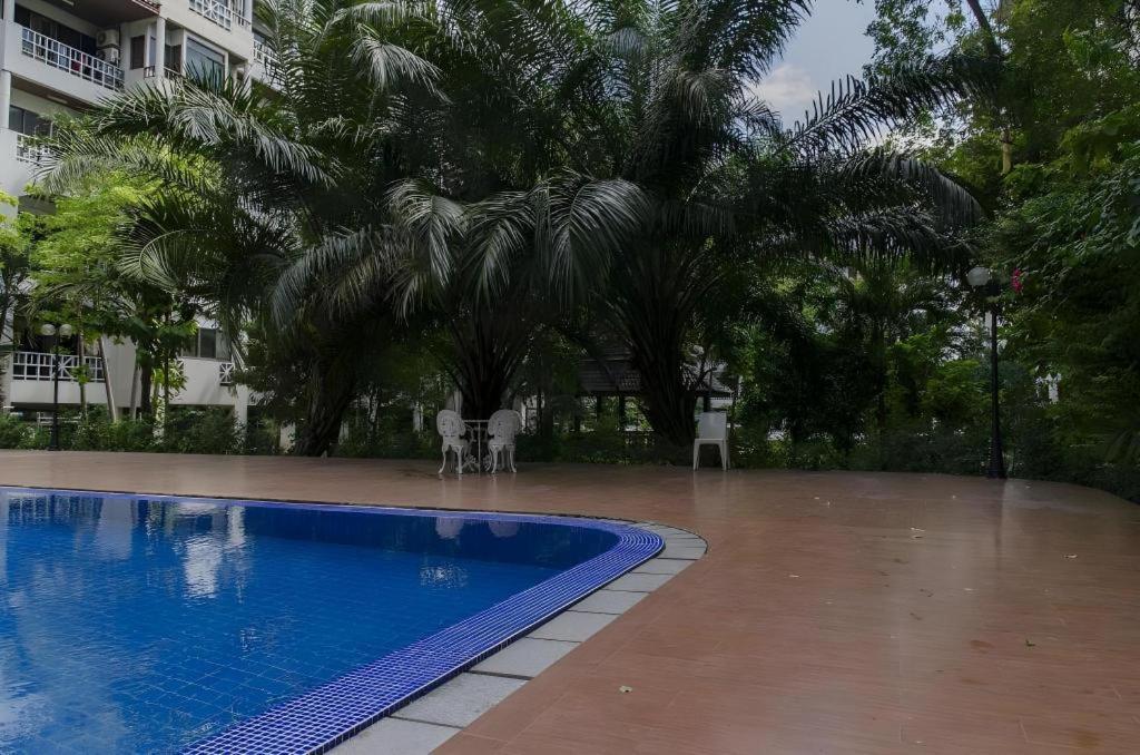 Town In Town Gardent Resort Bangkok Exterior photo