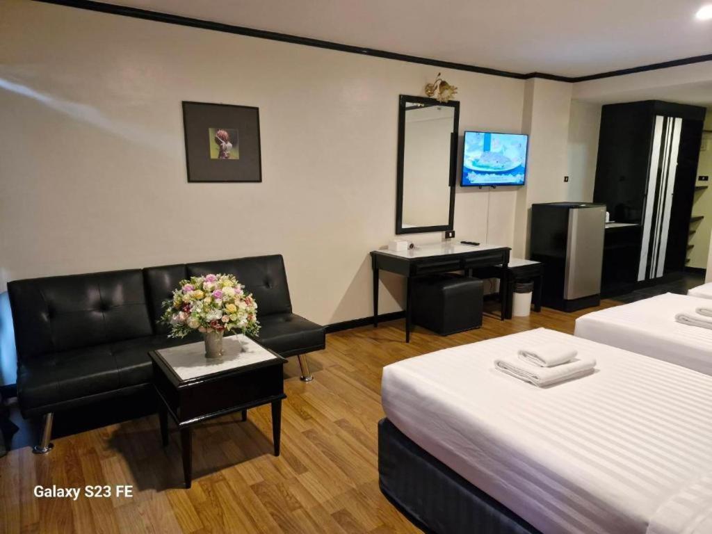 Town In Town Gardent Resort Bangkok Exterior photo