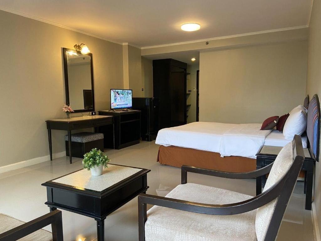 Town In Town Gardent Resort Bangkok Exterior photo