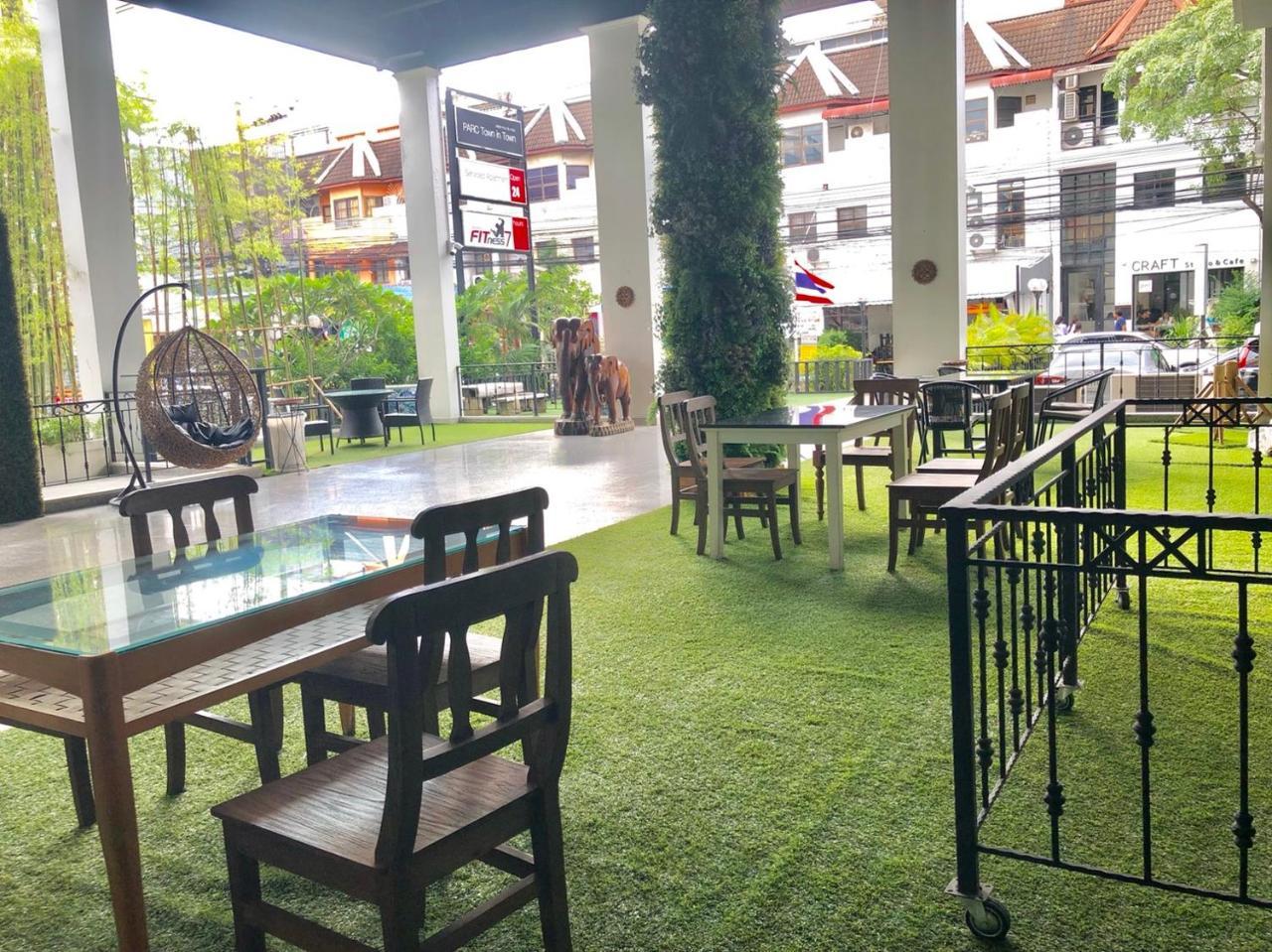 Town In Town Gardent Resort Bangkok Exterior photo
