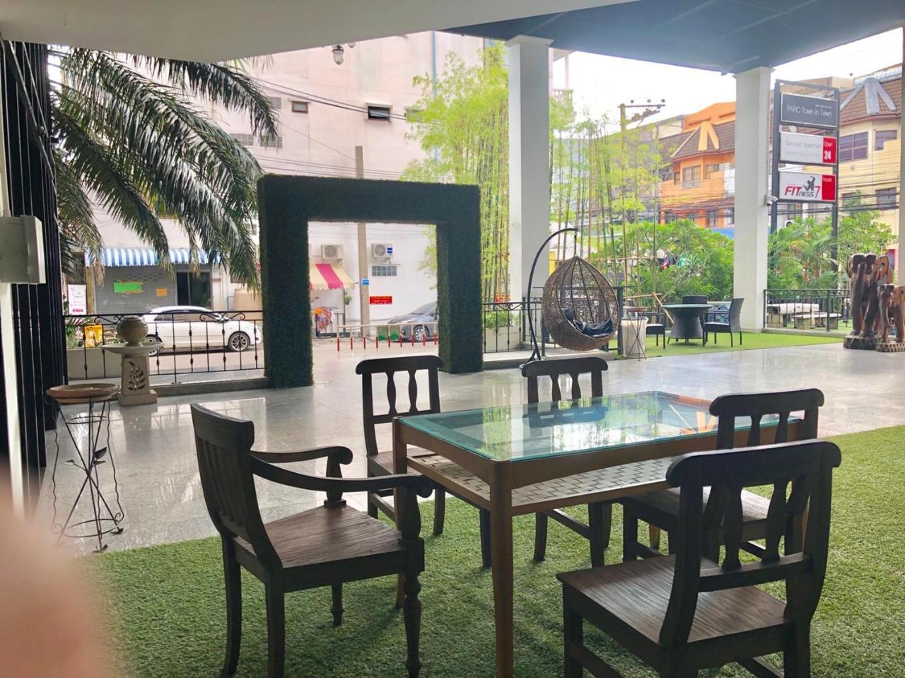 Town In Town Gardent Resort Bangkok Exterior photo
